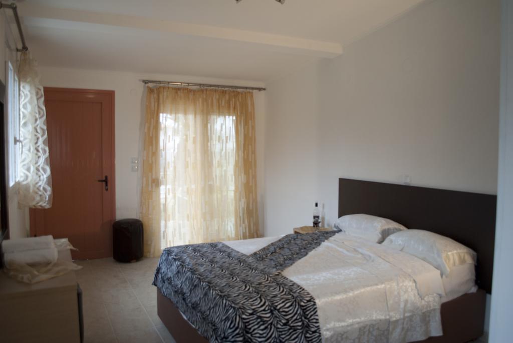 Fernando Hotel Ofrinion Luaran gambar