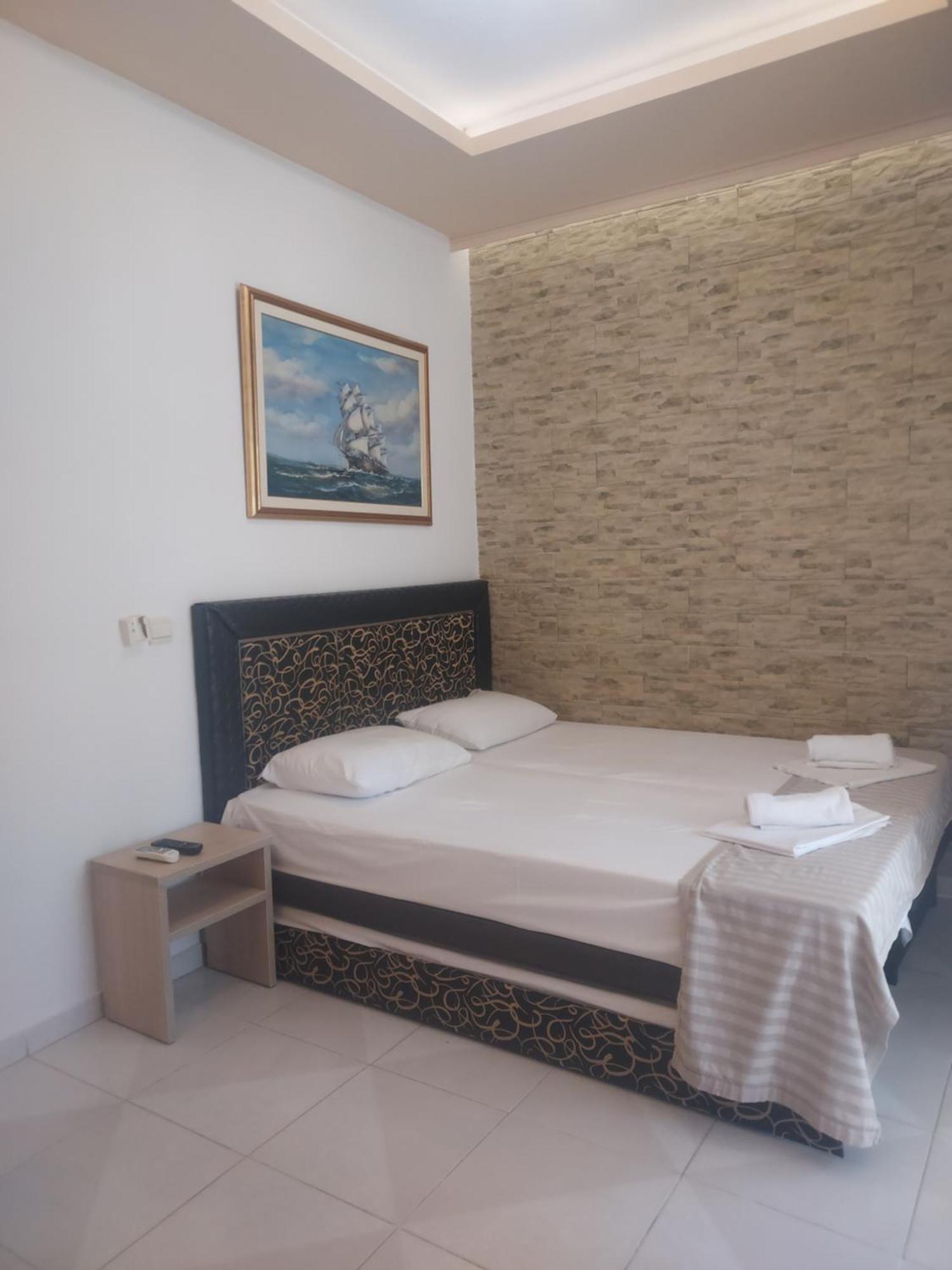 Fernando Hotel Ofrinion Luaran gambar