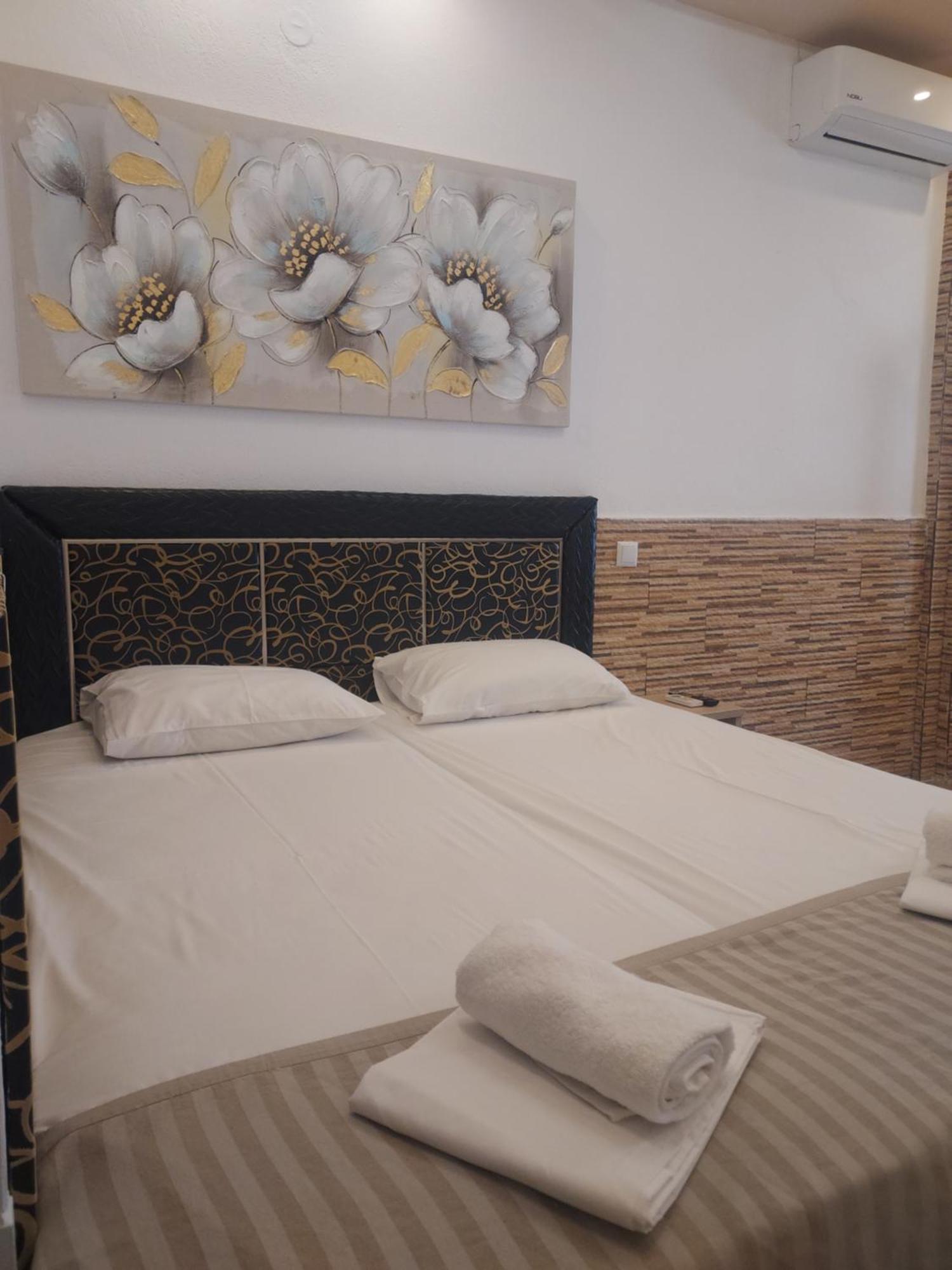 Fernando Hotel Ofrinion Luaran gambar