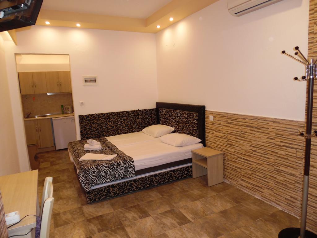 Fernando Hotel Ofrinion Luaran gambar