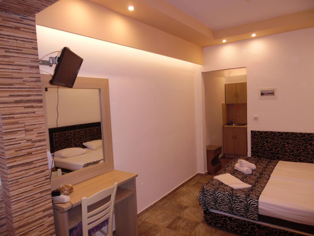 Fernando Hotel Ofrinion Luaran gambar