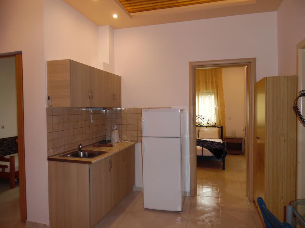 Fernando Hotel Ofrinion Luaran gambar