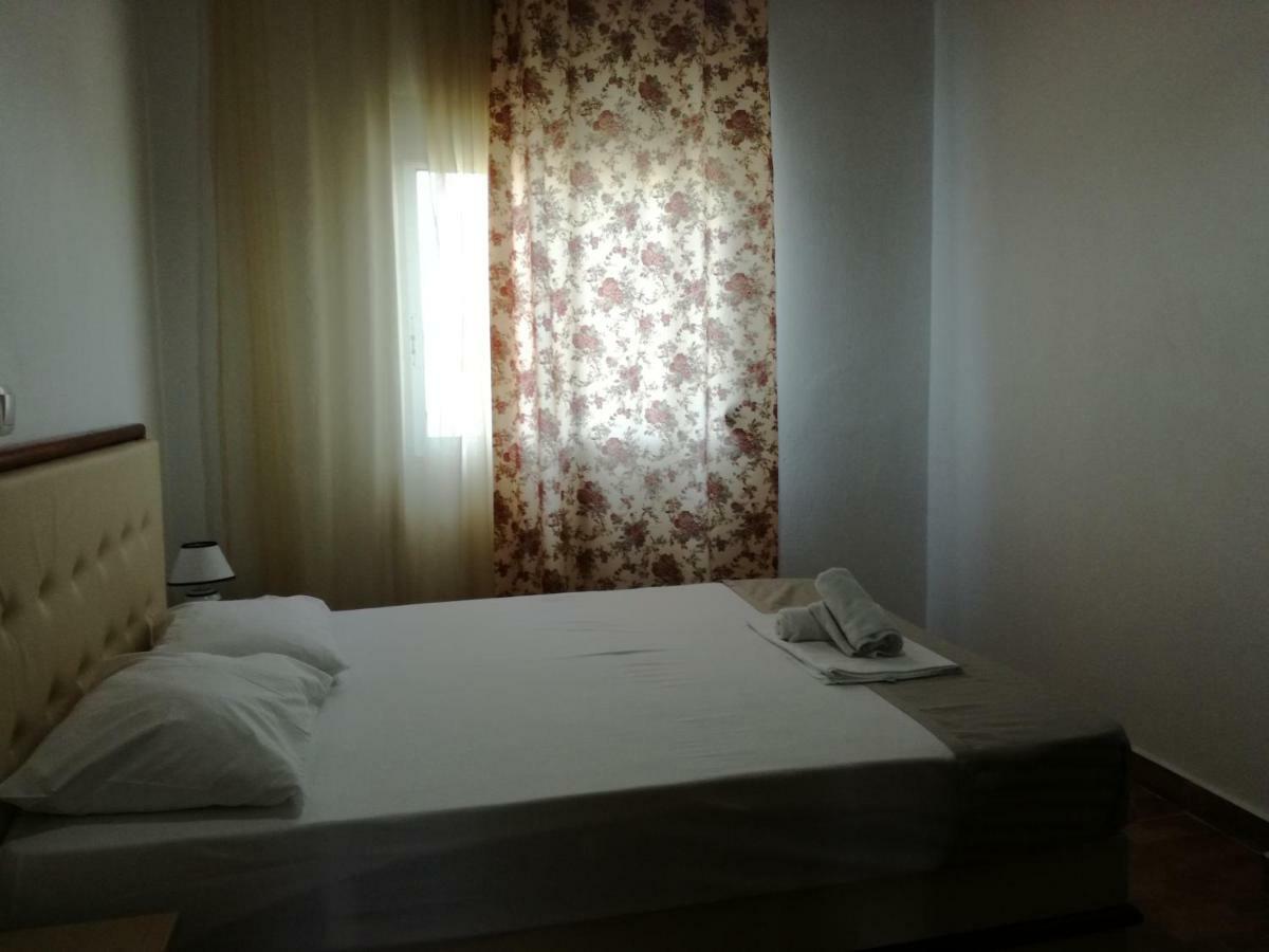 Fernando Hotel Ofrinion Luaran gambar