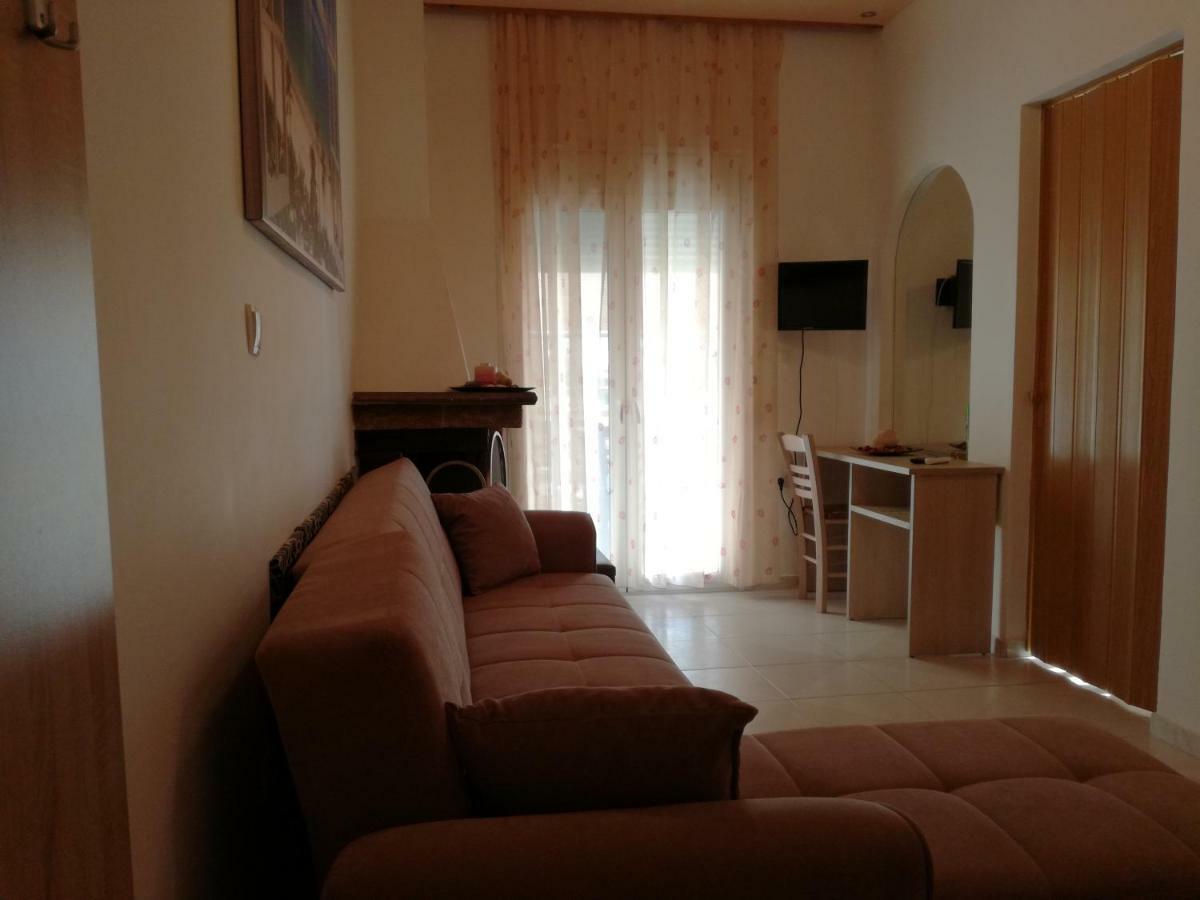 Fernando Hotel Ofrinion Luaran gambar